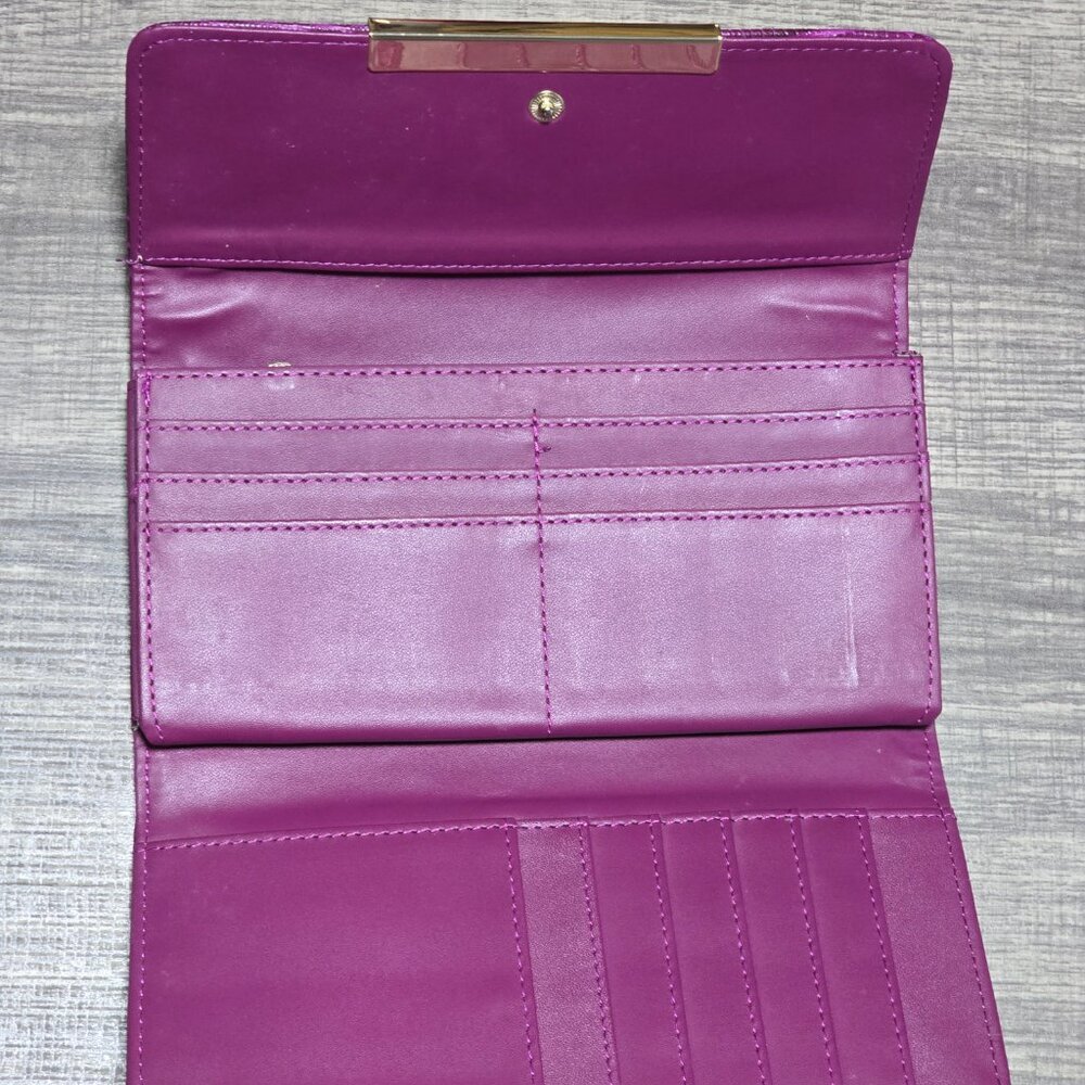 BCBG Purple Scales Trifold Wallet - New - Picture 3 of 4